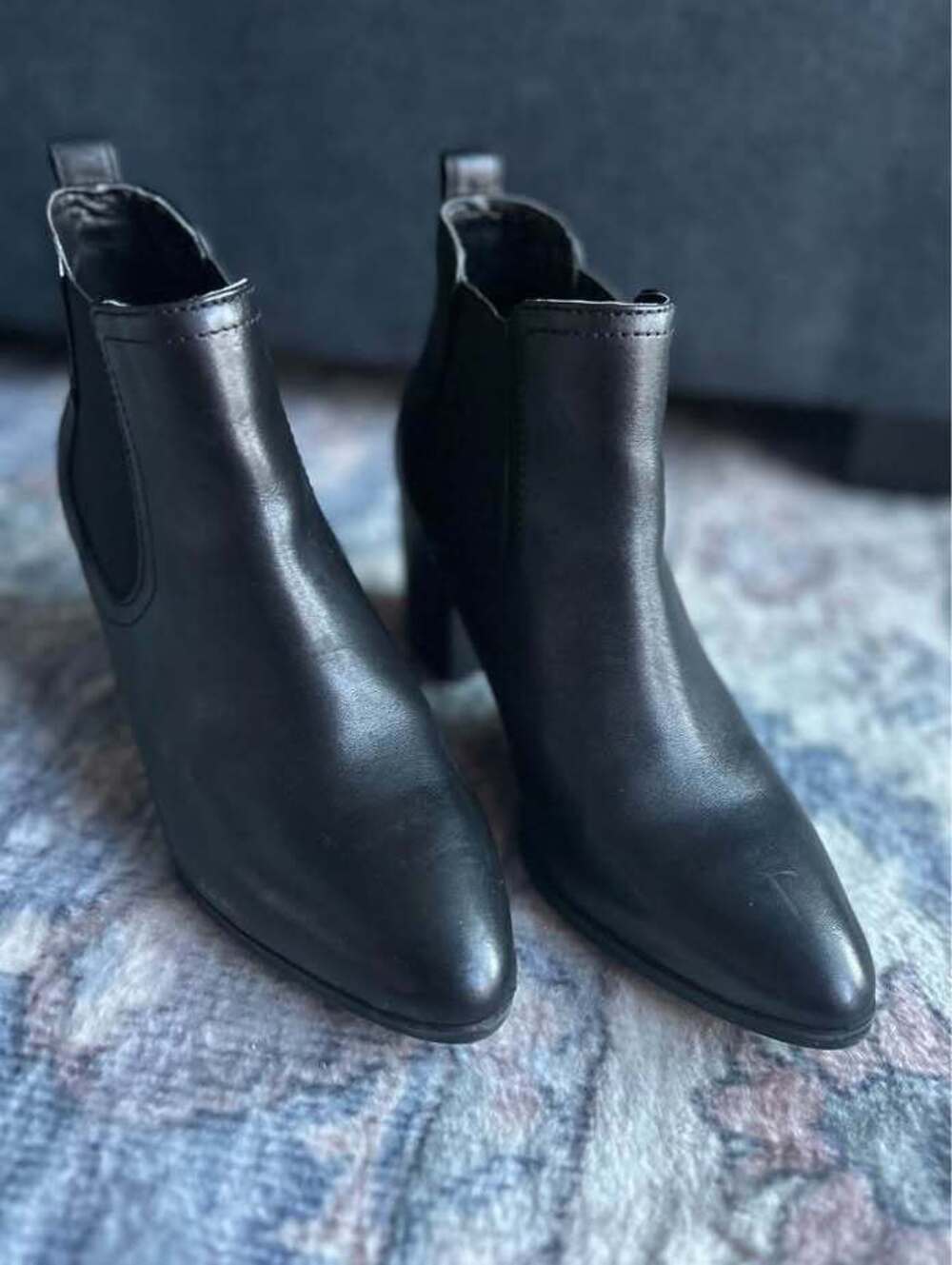Steve Madden Black Leather Booties Chelsea Pointed Toe Size 7